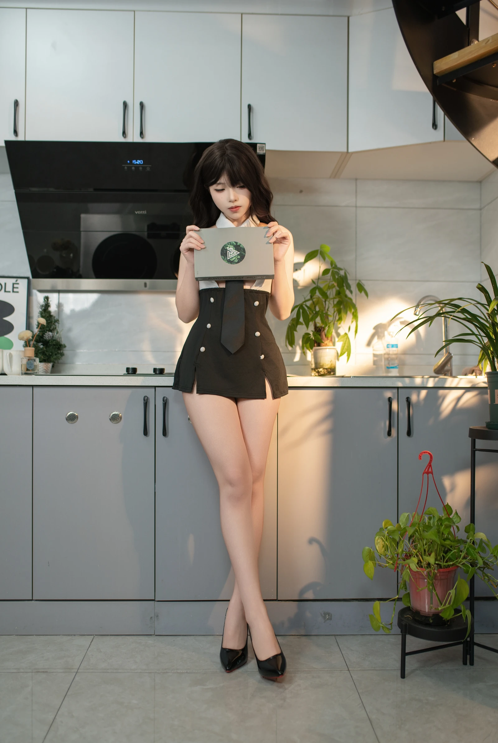Bangni邦尼《小职员》写真图集 83P｜在线预览与图包下载