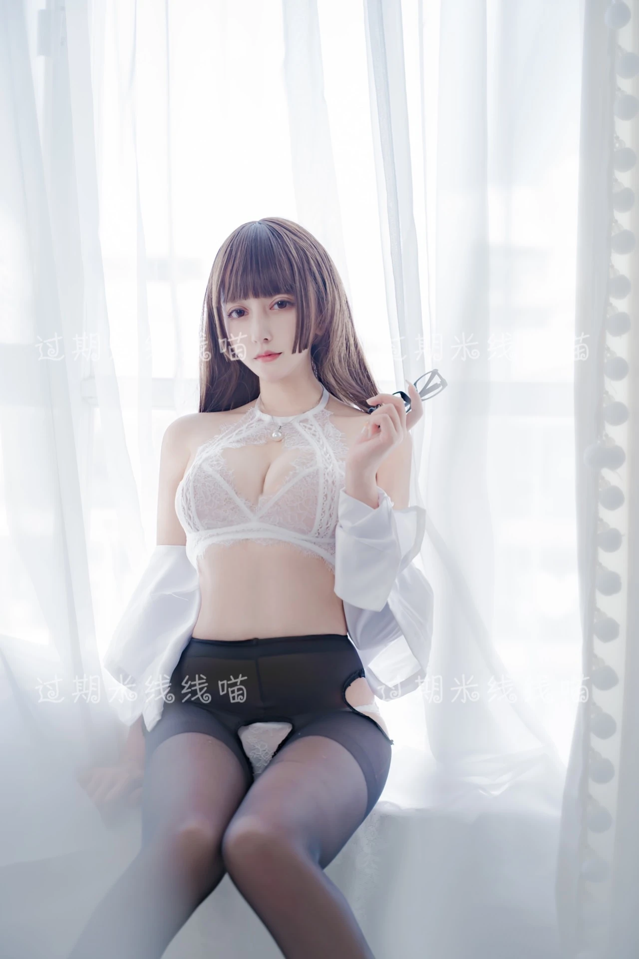 过期米线线喵《白色ol》写真图集 40P｜在线预览与图包下载