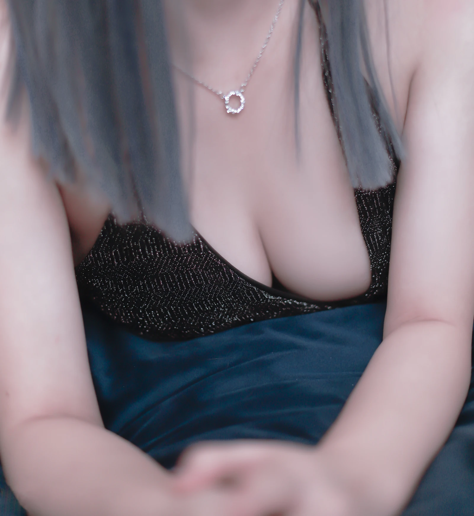 日奈娇《（椎名莜）NO.025 – 黑色礼服》写真图集 40P｜在线预览与图包下载