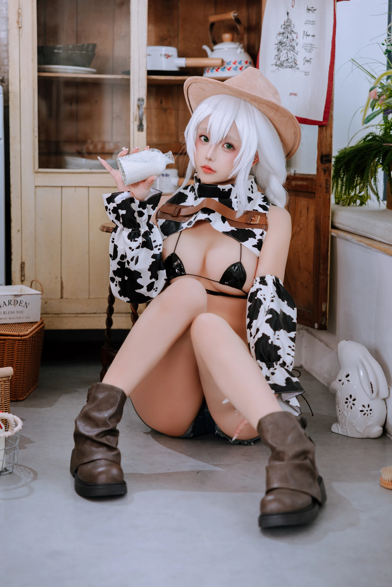 日奈娇《（椎名莜）NO.216 – 挤奶工》写真图集 73P｜在线预览与图包下载