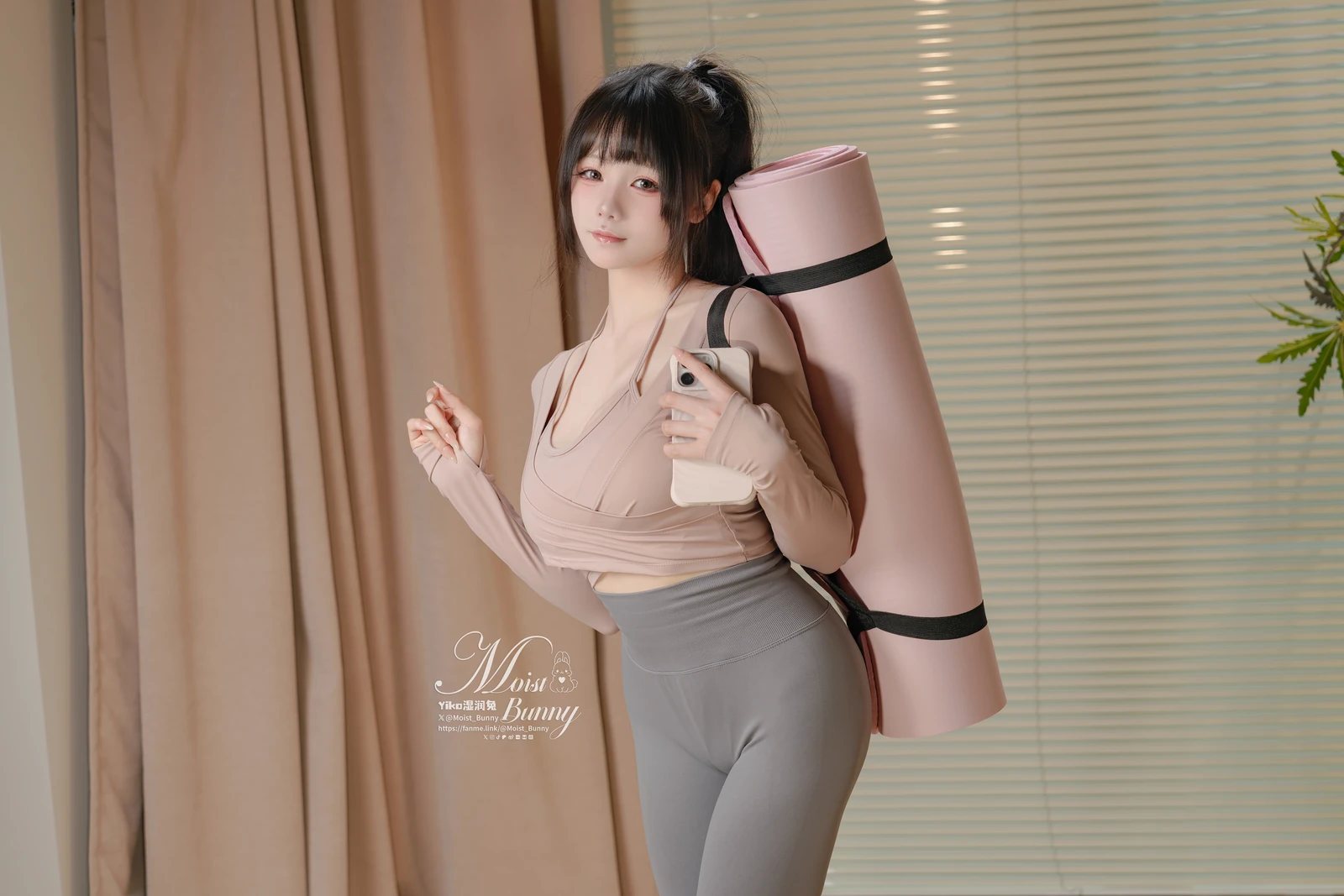 Yiko湿润兔《上门私教课 [109P2V-2.76GB]》写真图集 110P｜在线预览与图包下载